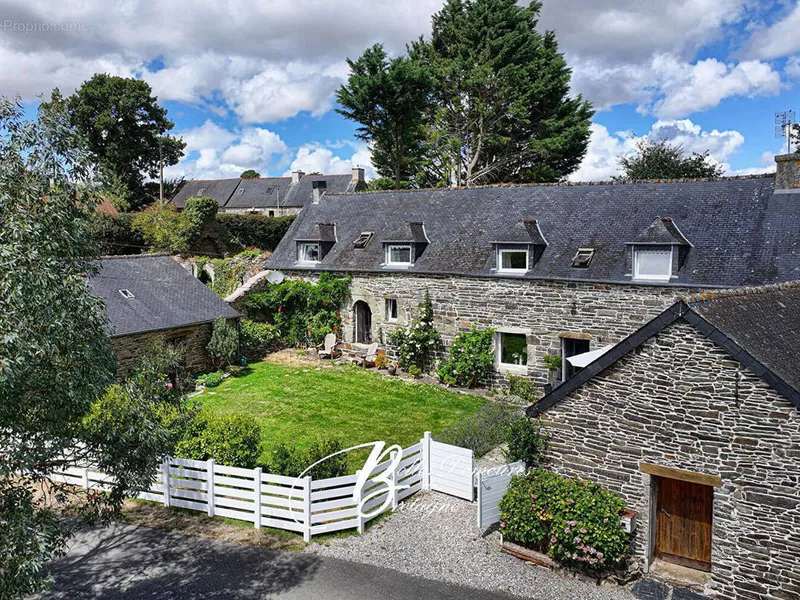 Photo Maison à Trebrivan au prix de 267 750€