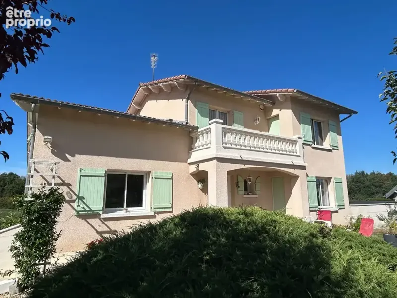 Photo Maison à Peschadoires au prix de 329 000€
