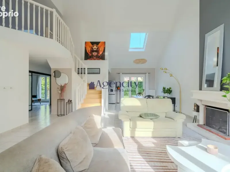 Photo Maison à Saint-Thibault-Des-Vignes au prix de 699 000€