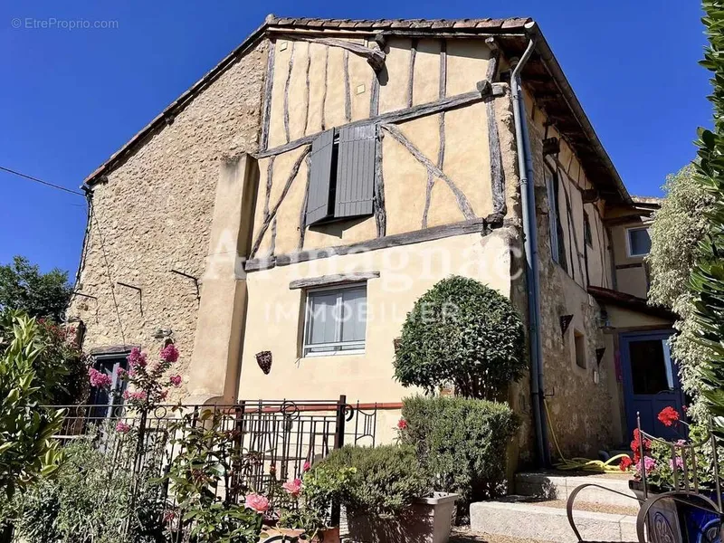 Photo Maison à Marambat au prix de 213 000€