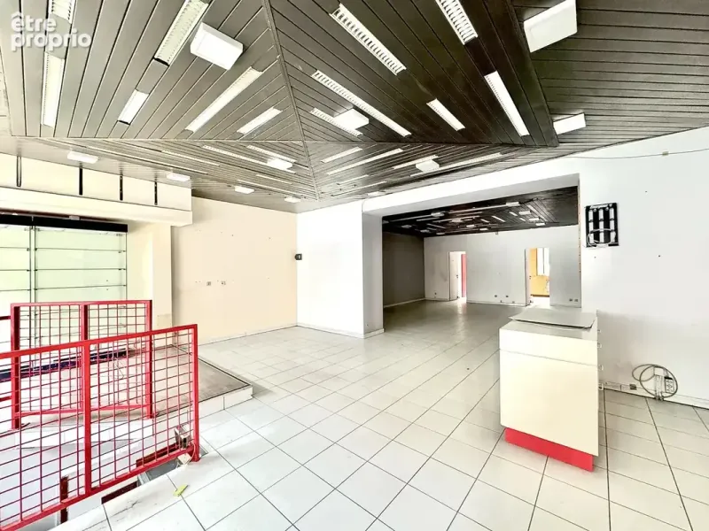 Photo Commerce à Fourneaux au prix de 126 300€