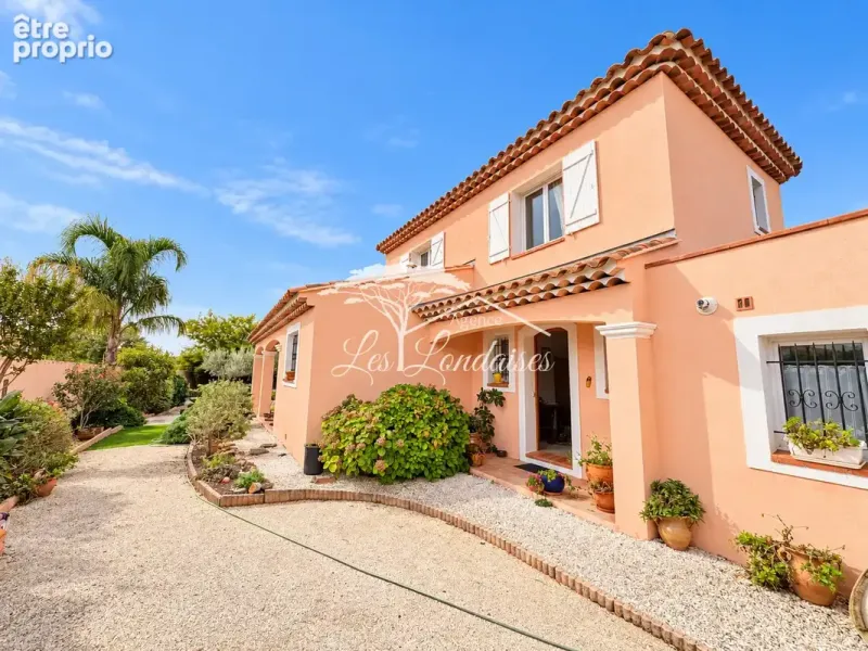 Photo Maison à La Londe-Les-Maures au prix de 675 000€