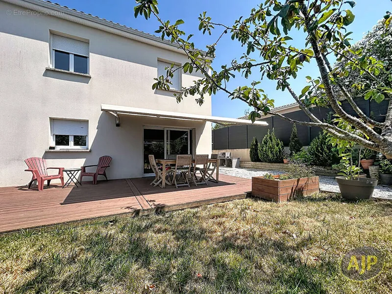 Photo Maison à Cubzac-Les-Ponts au prix de 233 650€