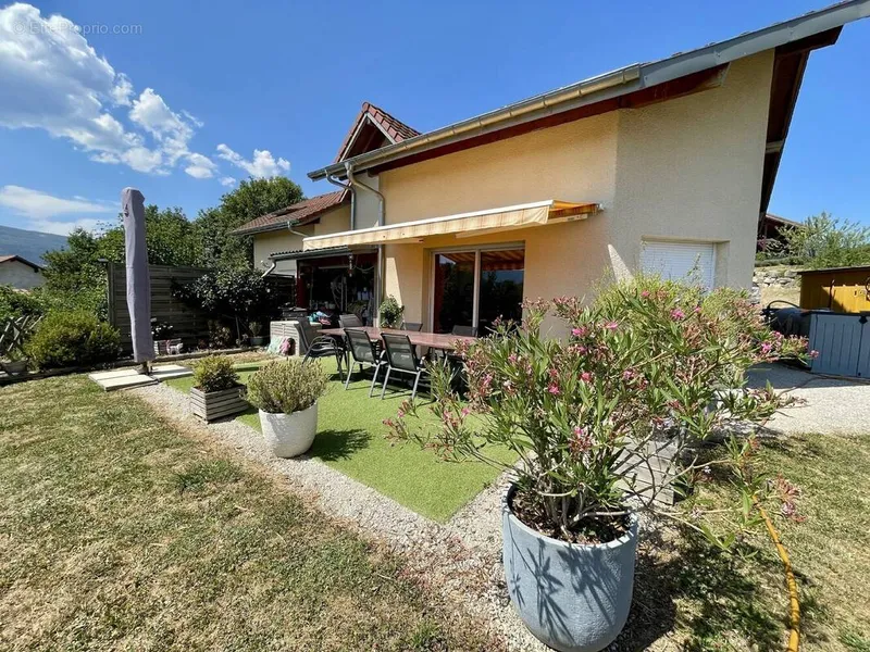Photo Maison à Saint-Germain-Sur-Rhone au prix de 420 000€