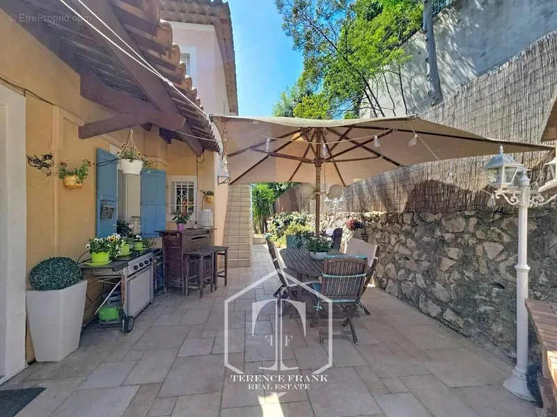 Photo Appartement à Aspremont au prix de 450 000€