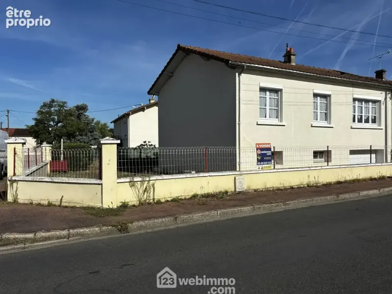 Maison de 67 m2 habitables, dans un quartier calme, proche des commodités.