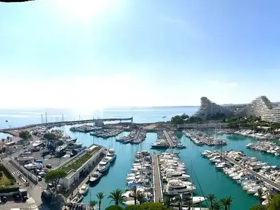 Photo Parking à Villeneuve-Loubet au prix de 65 000€