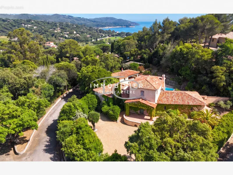Photo Maison à La Croix-Valmer au prix de 1 690 000€