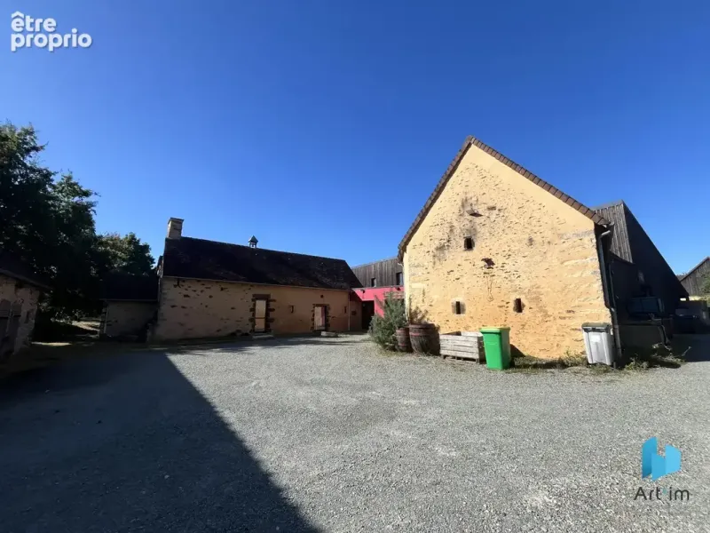 Photo Commerce à Saint-Saturnin au prix de 490 500€