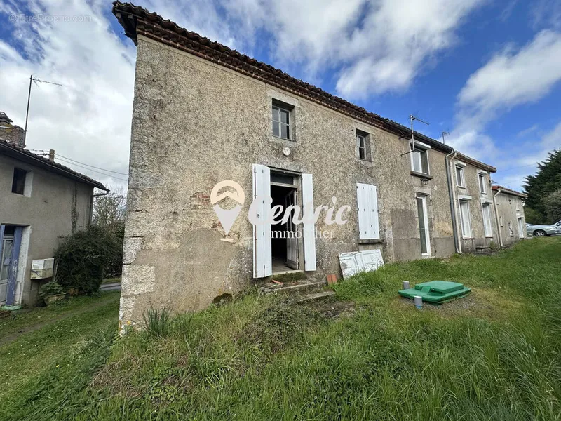 Photo Maison à La Chapelle-Saint-Laurent au prix de 20 600€