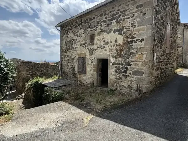 Photo Autres à Yronde-Et-Buron au prix de 49 000€