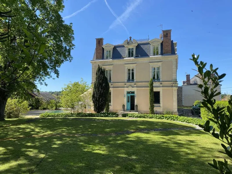 Photo Maison à Saint-Junien au prix de 850 000€