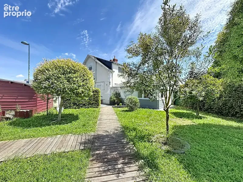 Photo Maison à Saint-Barthelemy-D'anjou au prix de 299 900€
