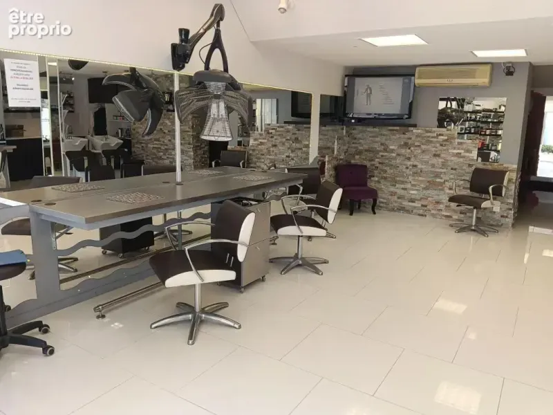 Photo Commerce à La Crau au prix de 75 000€