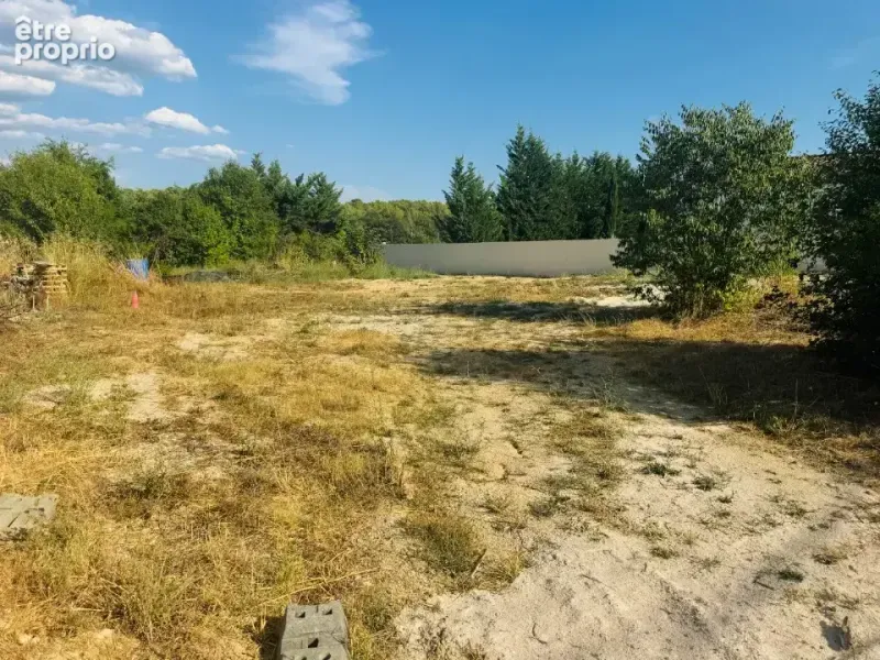Photo Terrain à Greasque au prix de 230 000€