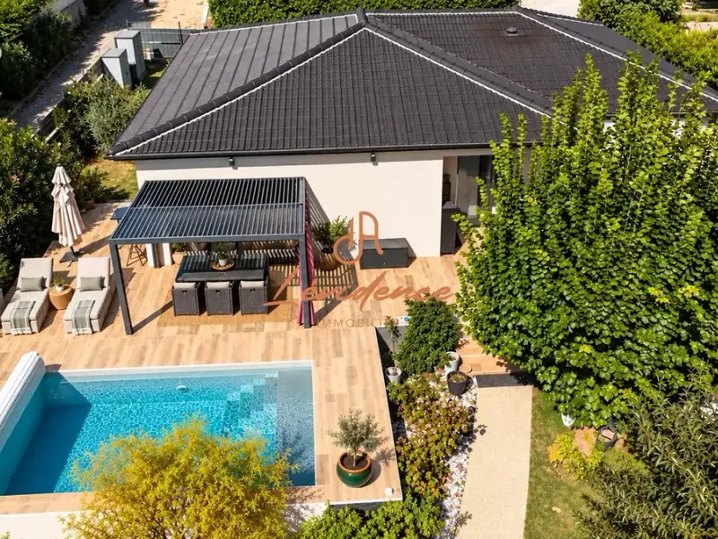 Photo Maison à Montboucher-Sur-Jabron au prix de 427 500€