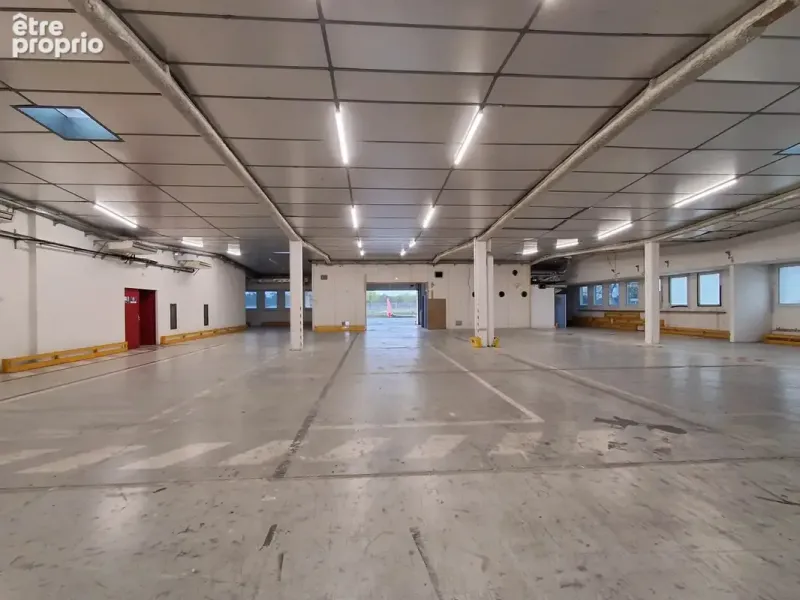 Photo Commerce à Les Essarts-Le-Roi au prix de 979 650€