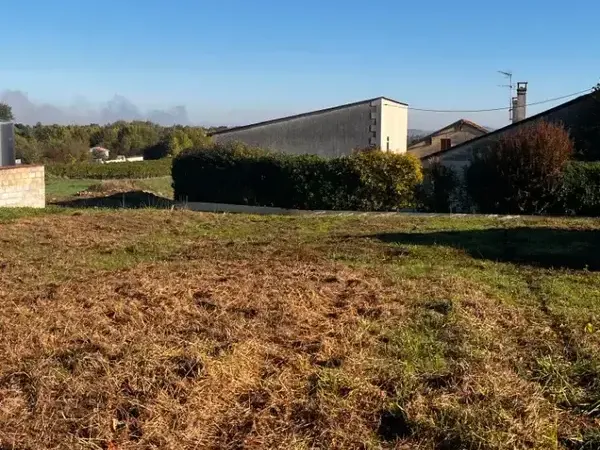 Photo Terrain à Saint-Germain-Du-Puch au prix de 149 000€