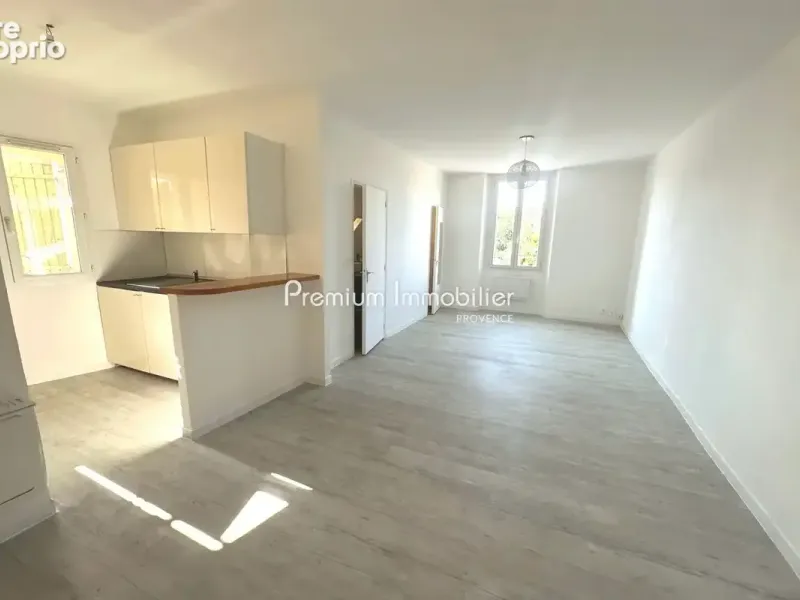 Photo Appartement à Le Puy-Sainte-Reparade au prix de 129 000€