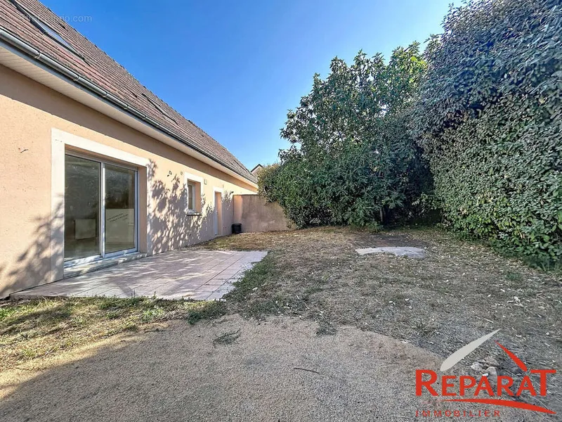 Photo Maison à Saint-Pantaleon-De-Larche au prix de 169 500€