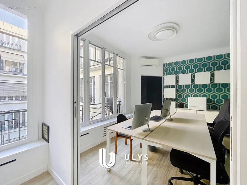 Photo Commerce à Paris-8e au prix de 300 000€