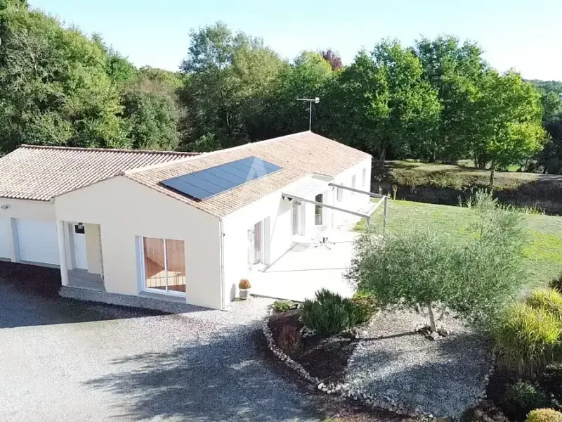 Photo Maison à Beaulieu-Sous-La-Roche au prix de 365 000€