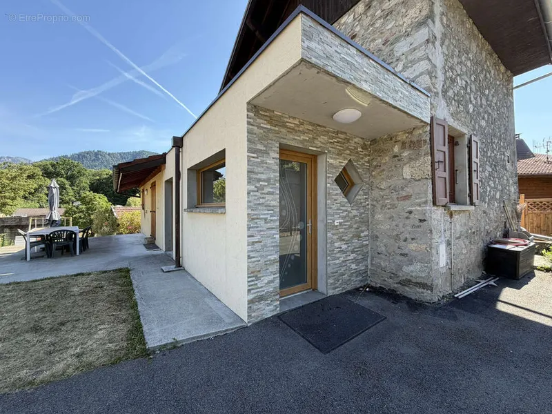 Photo Maison à Feternes au prix de 399 000€
