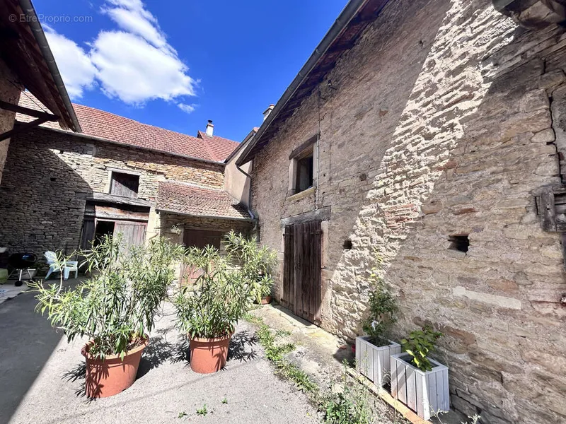 Photo Maison à Sennecey-Le-Grand au prix de 240 000€