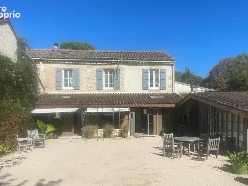 à vendre maison de village avec dépendance