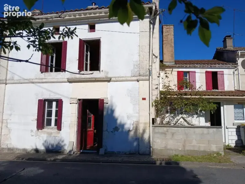 Photo Maison à Montmoreau-Saint-Cybard au prix de 53 900€