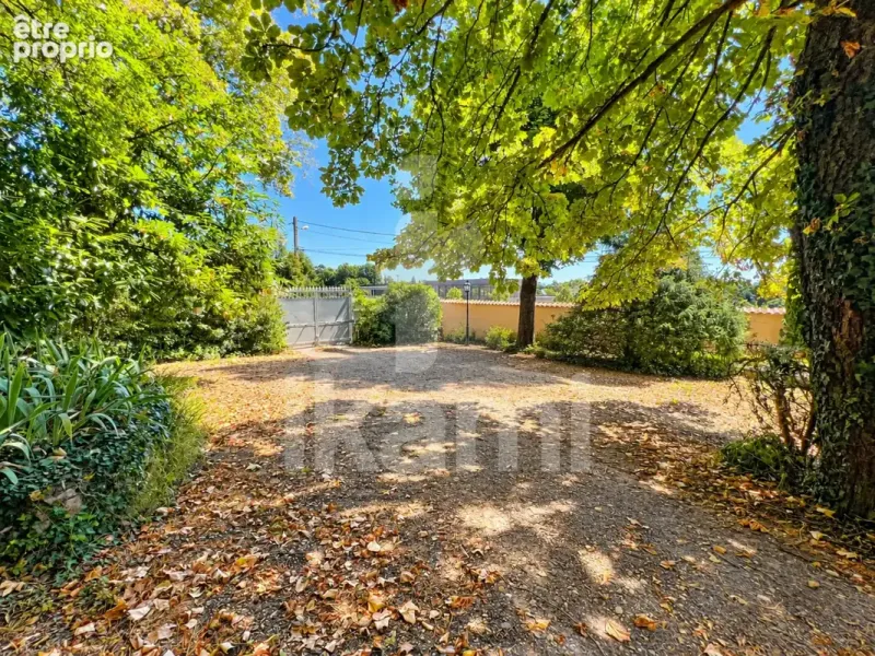 Photo Terrain à Saint-Genis-Laval au prix de 249 000€
