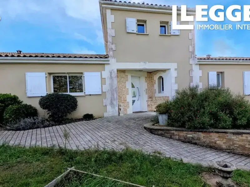 Photo Maison à Touverac au prix de 377 000€