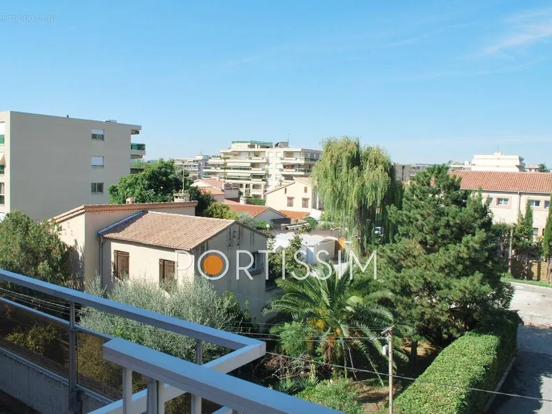 Photo Appartement à Saint-Laurent-Du-Var au prix de 270 000€