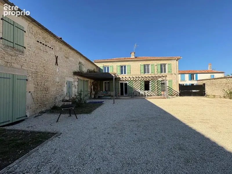 Photo Maison à Puyravault au prix de 352 000€