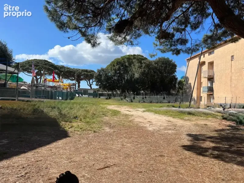 Photo Terrain à Hyeres au prix de 498 200€