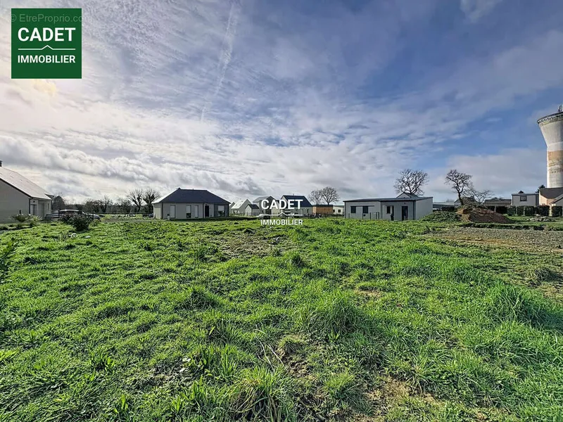 Photo Terrain à La Haye-Pesnel au prix de 48 500€