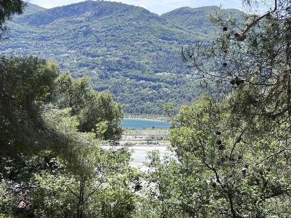Photo Terrain à La Roquette-Sur-Var au prix de 85 000€
