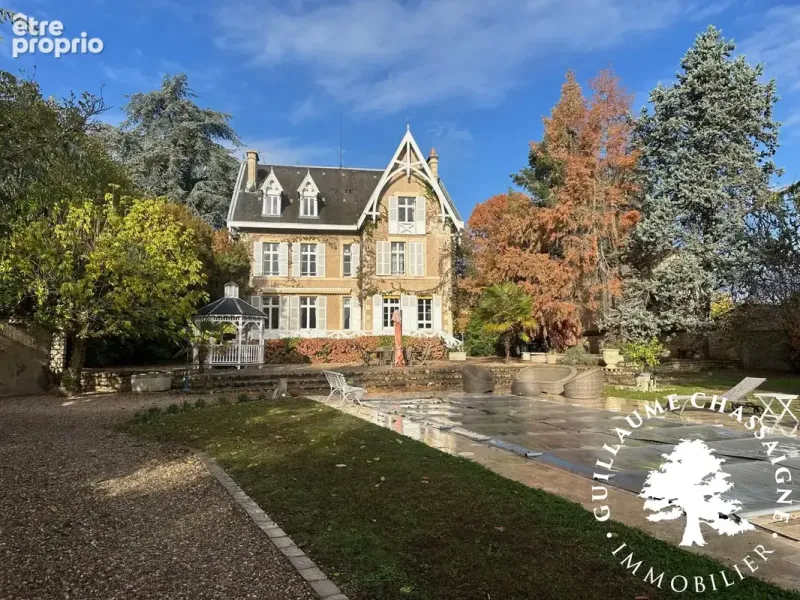 Photo Maison à Saint-Amand-Montrond au prix de 596 000€
