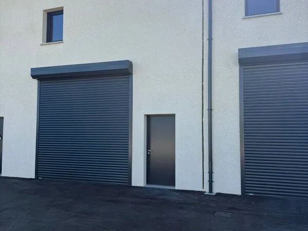 Photo Commerce à Saint-Quentin-Fallavier au prix de 176 500€