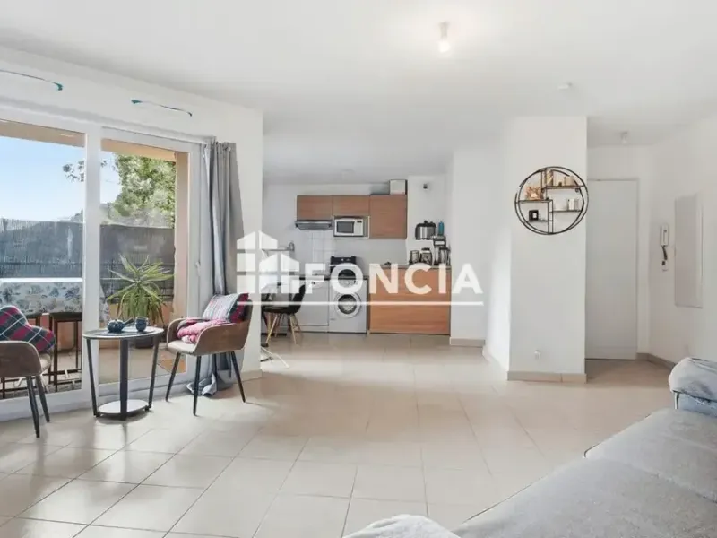 Photo Appartement à Saint-Andre-De-La-Roche au prix de 155 000€