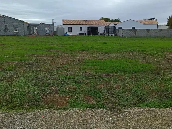 Photo Terrain à Saint-Jean-De-Liversay au prix de 69 900€