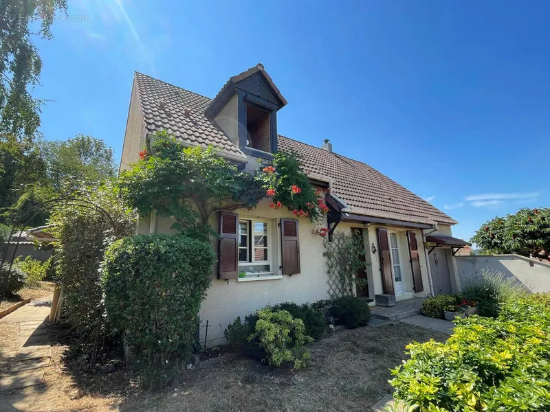 Photo Maison à Bonnieres-Sur-Seine au prix de 279 000€