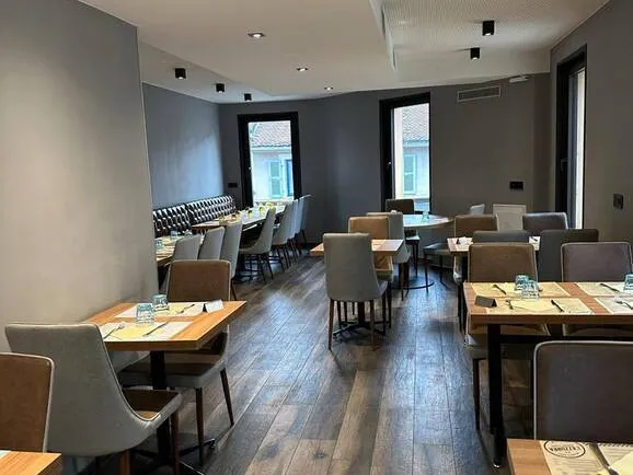 Photo Commerce à Ferney-Voltaire au prix de 750 000€