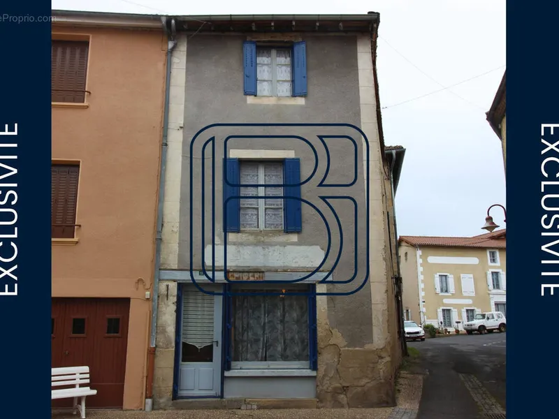 Photo Maison à Saint-Amant-Roche-Savine au prix de 39 500€