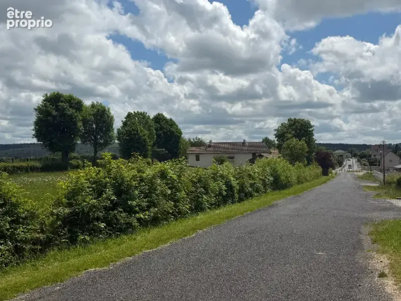 Photo Terrain à Arpajon-Sur-Cere au prix de 44 000€