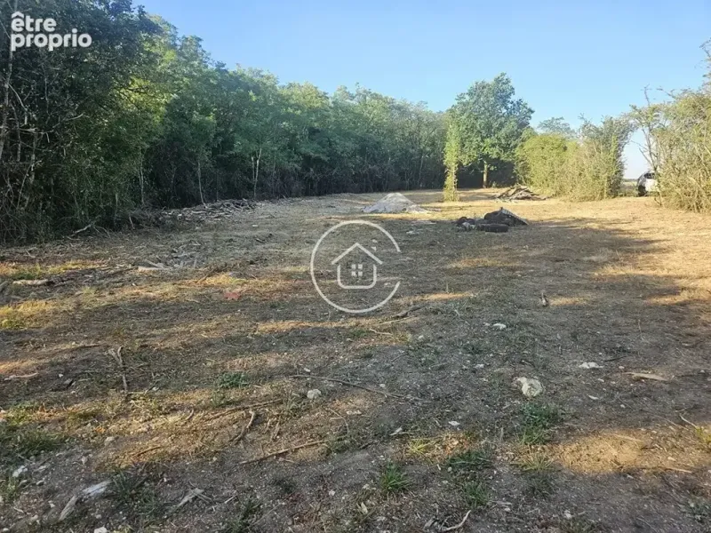 Photo Terrain à Saint-Bohaire au prix de 59 900€
