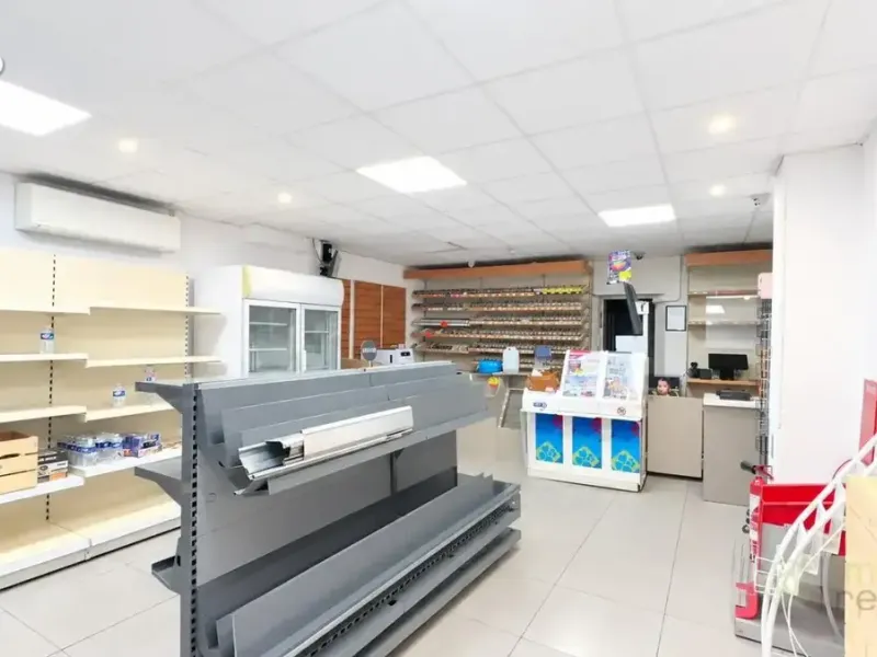 Photo Commerce à La Seyne-Sur-Mer au prix de 115 000€