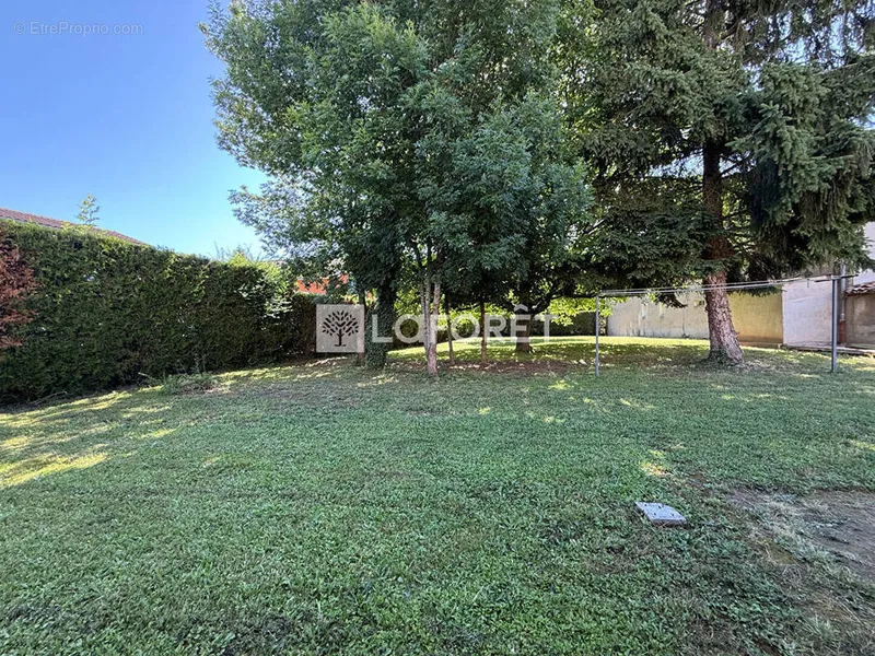 Photo Terrain à Sainte-Euphemie au prix de 129 000€