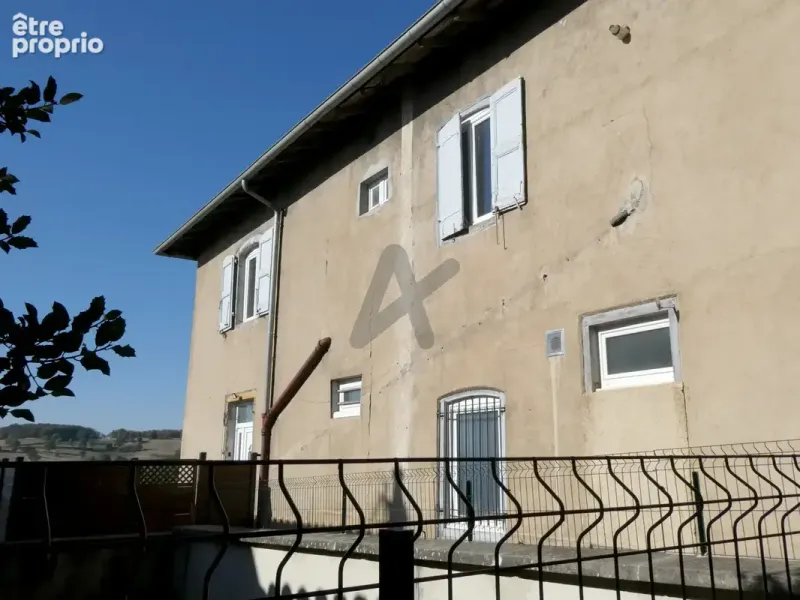 Photo Appartement à Saint-Laurent-De-Chamousset au prix de 148 400€