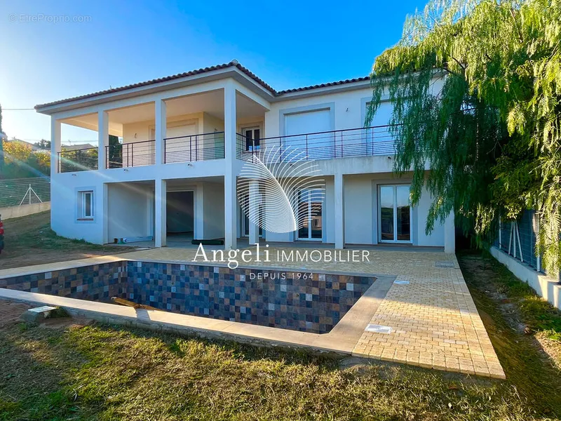 Photo Maison à Frejus au prix de 830 000€
